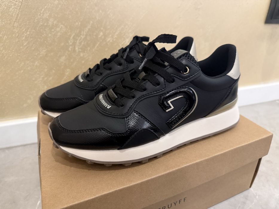 Чисто нови обувки  Cruyff  26.5 см