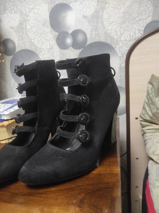 Продам туфли замшевые