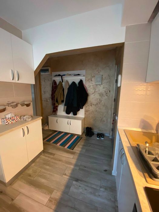 Inchiriez apartament cu 3 camere