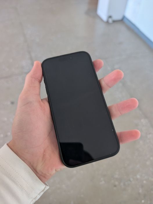 iPhone 15  128гб