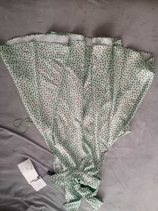 Bluză nouă, marca ZARA.