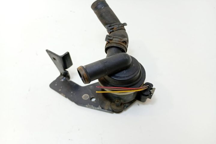 Pompa recirculare apa 03L965561A Audi Q5 8R seria