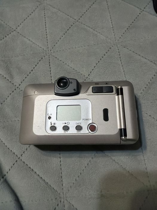 Se vinde aparat foto FujiFilm Zoom Date 123SR