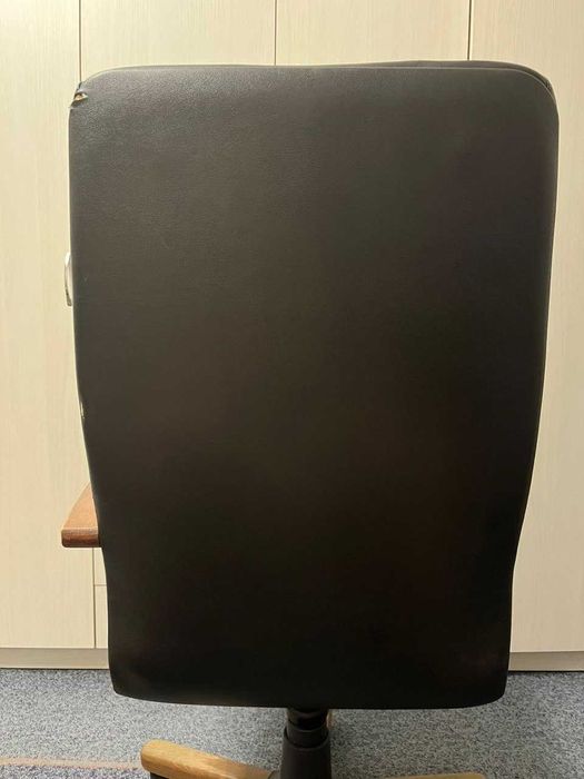 Офисное кресло..