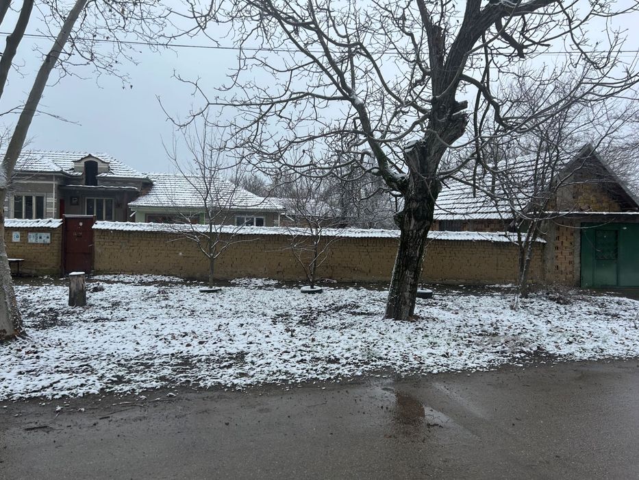 Къща на 2 етажа с мазе, гараж и кладенец – с. Крушето