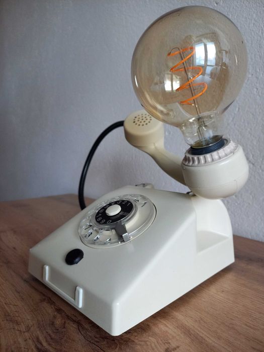 Стилна нощна лампа от ретро телефон