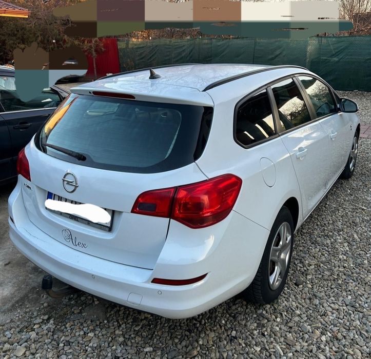 Vând Opel Astra J
