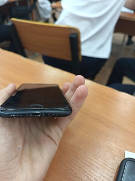 Iphone 7 продаю обм есть
