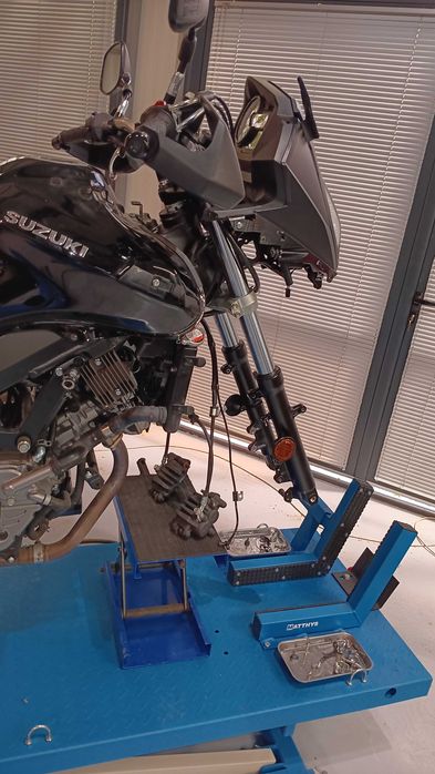 Професионални ремонти на мотоциклетни предници град София.