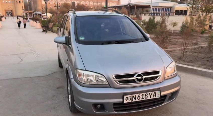 Opel Zafira A  минивэн