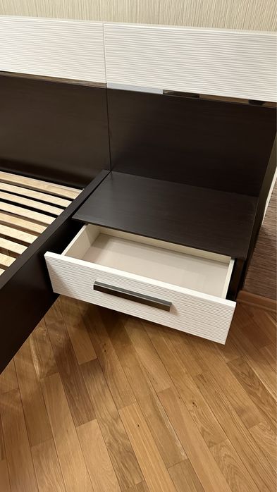 Продаю спальный гарнитур