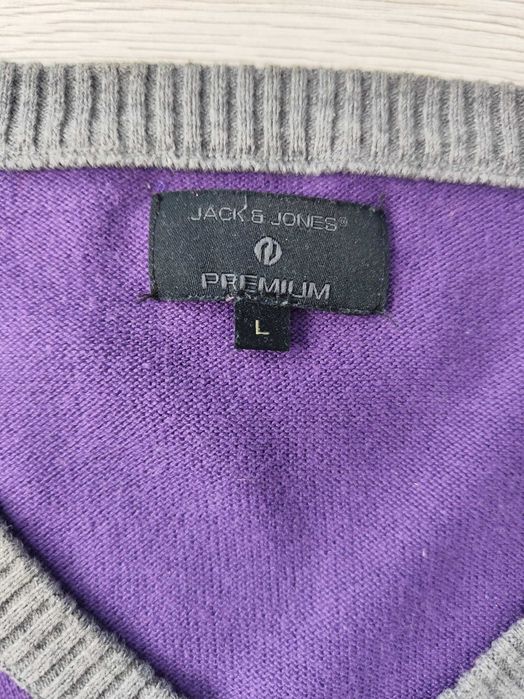 Pulover Jack & Jones in ,,V,,,      marimea L