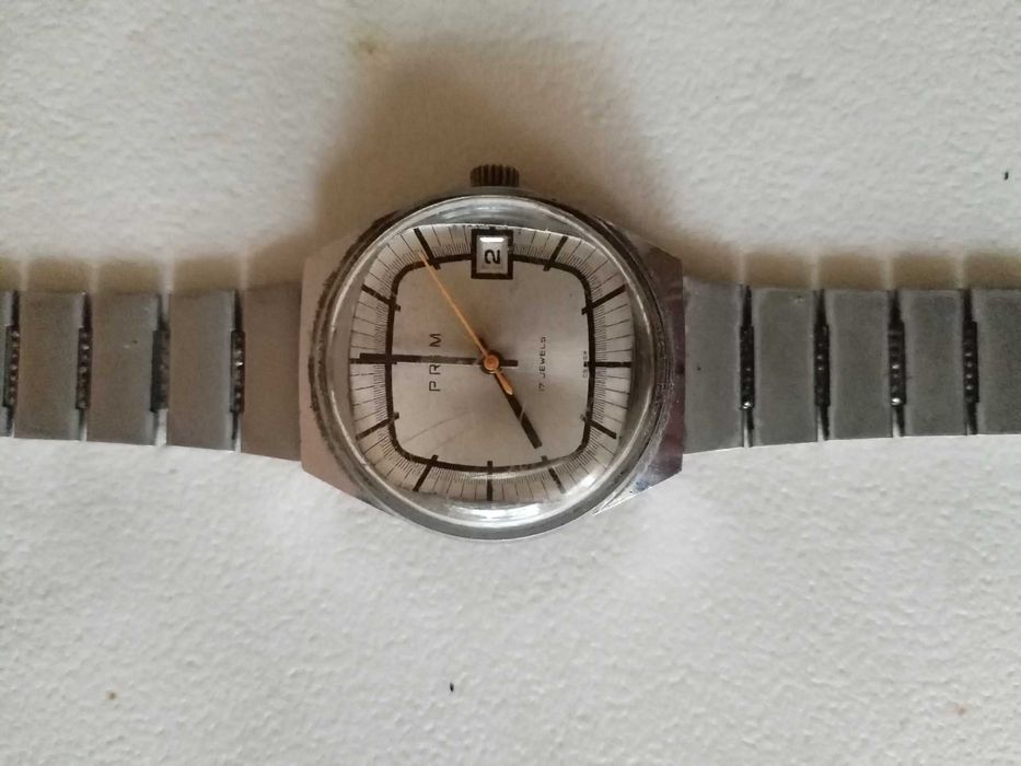 Стари Дамски и Мъжки Часовници Работещи Три от Тях