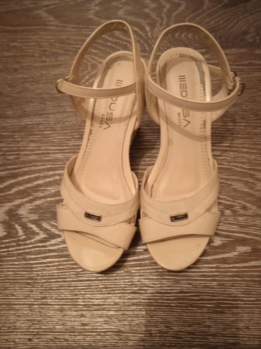 Продам кроссовки, туфли