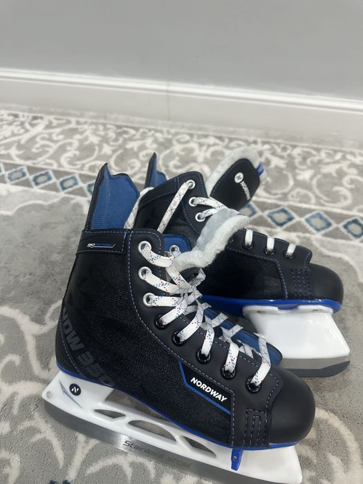 Продам две пары коньков