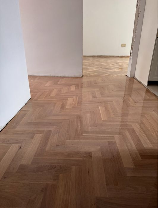 Raschetez Parchet Masiv Montaj Stratificat SPC Mineral Plinta