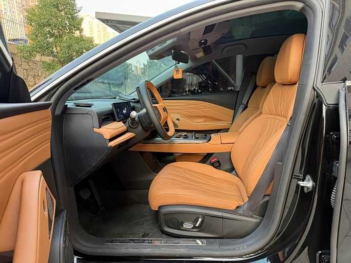 Geely Galaxy Star 8  EM-i Luxury Edition