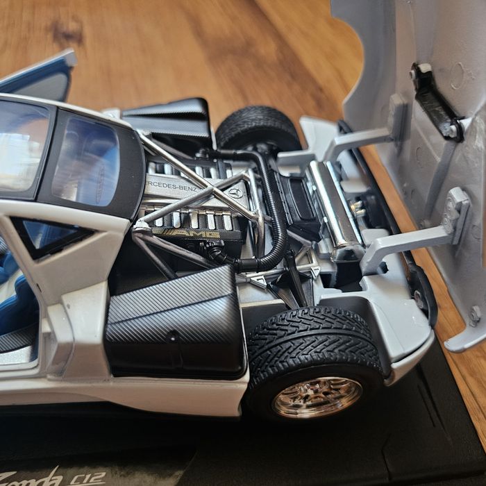 Колекционерски модел в мащаб 1:18 Pqgany Zonda LT12.