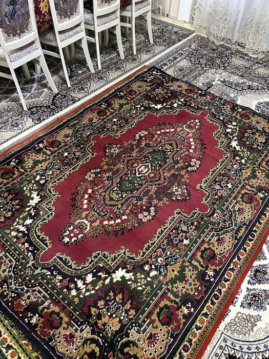 Gilam sotiladi razmeri 180/260