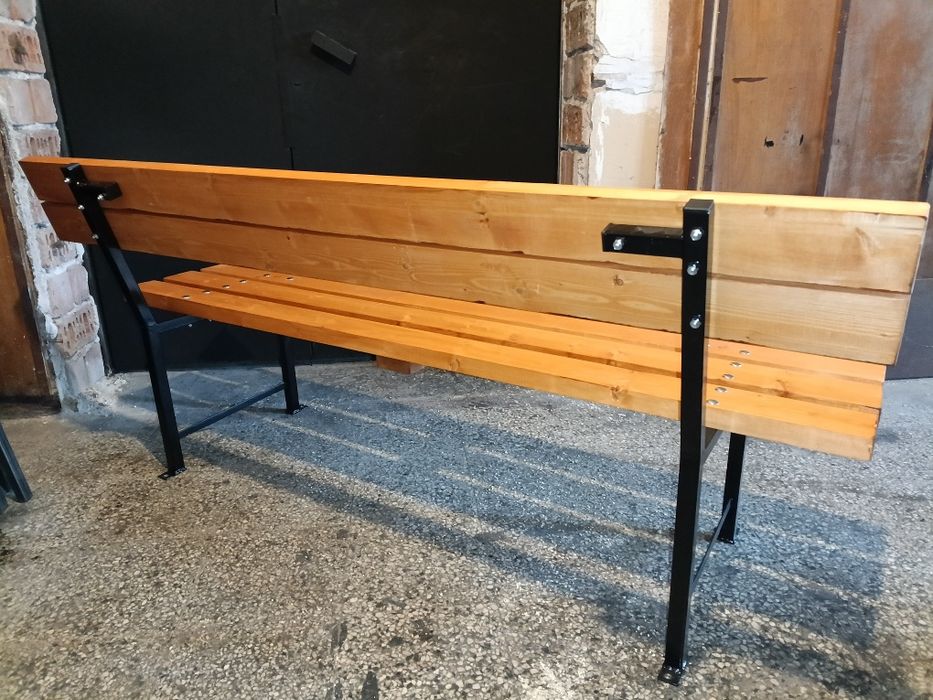 Градинска пейка.