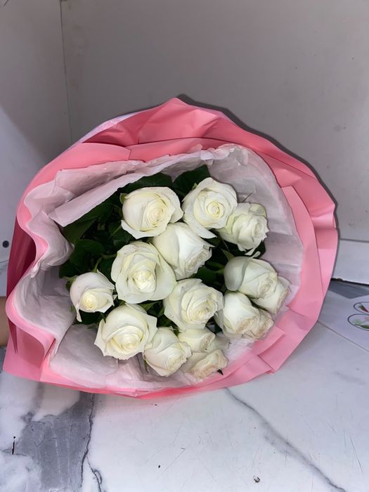Продам 15штук белых роз.