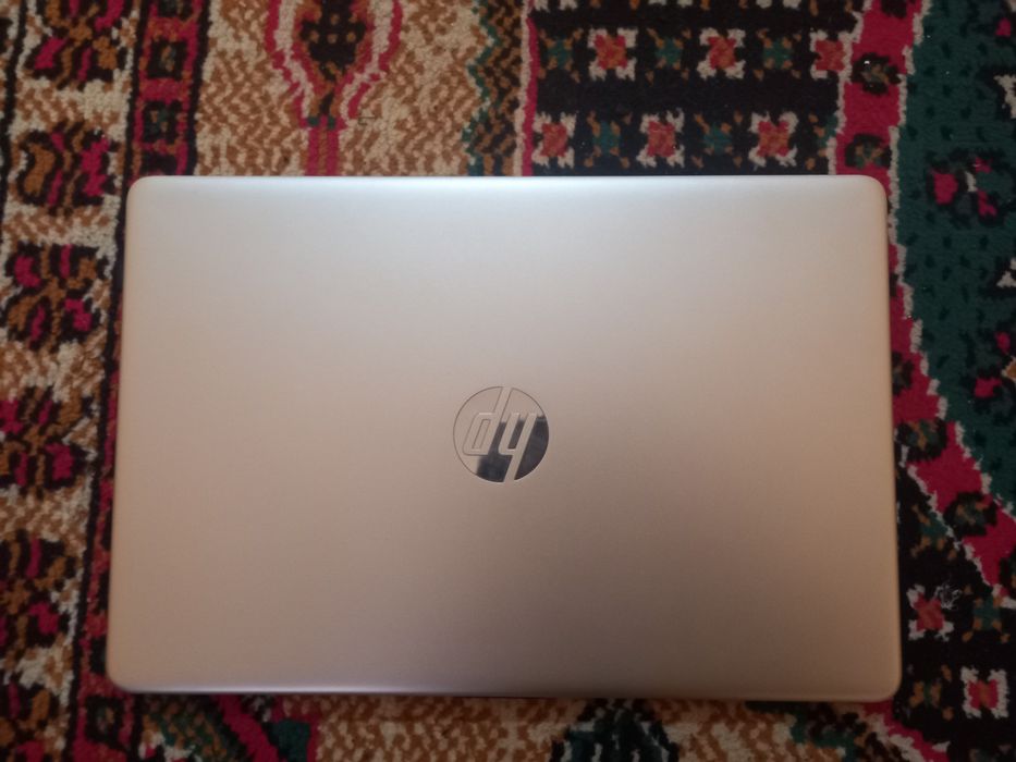 Kompuyuter HP core I3 11th gen Intel Chastota  3.00 GHZ  Ekran 15- dy