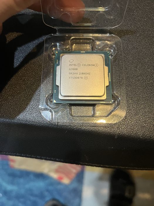 intel celeron g3900 с rgb охладител