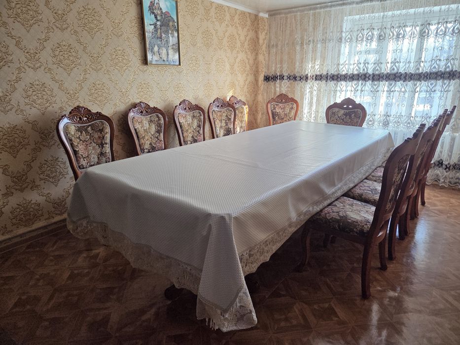 Стол для ресторанов или кафе,для посиделок!