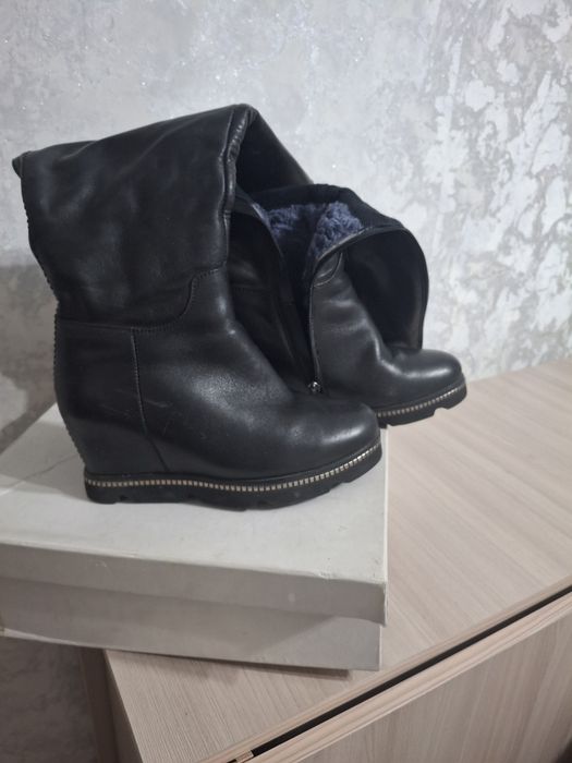 Продам зимние сапоги женские