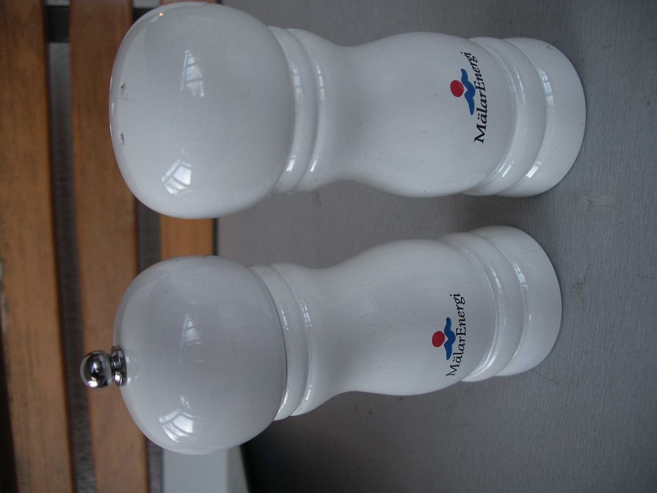 Сувенирен комплект солница и мелница за пипер