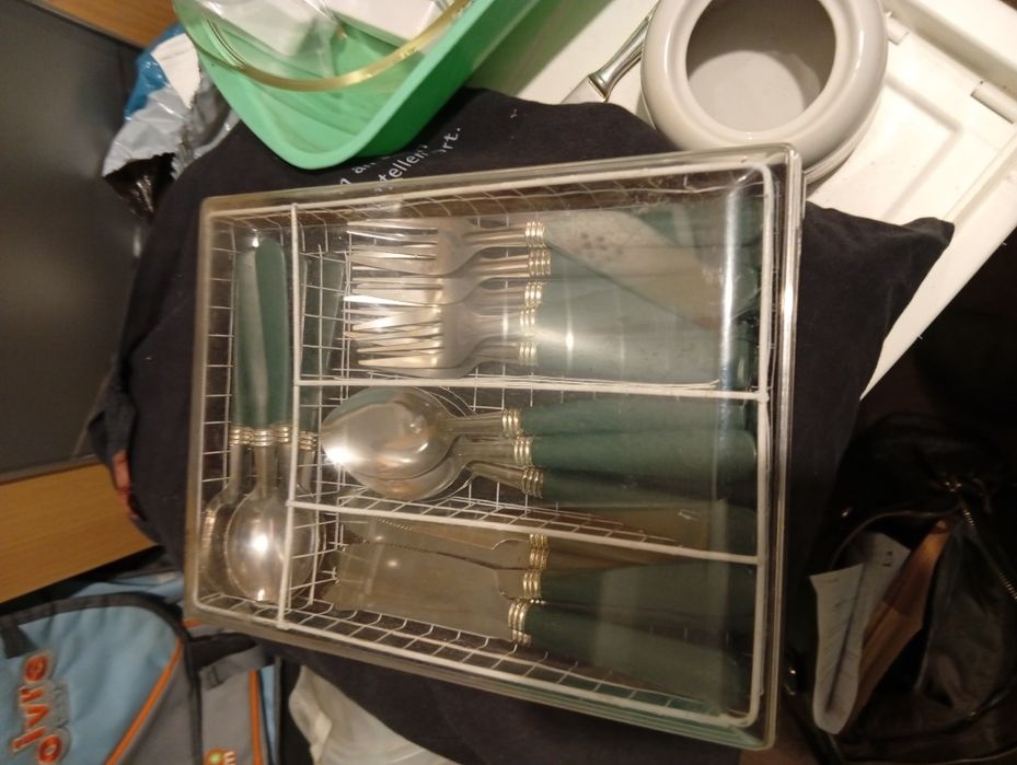 Комплект прибори за хранене  х 6 бр. вилици, лъжици, ножчета,лъжички