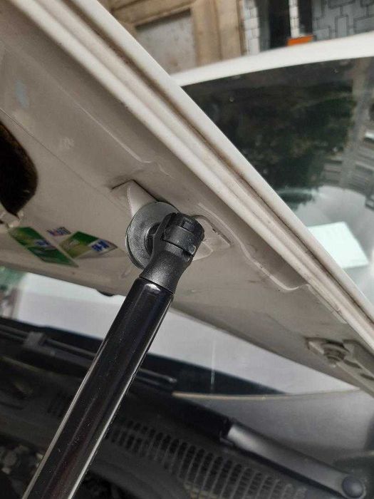 Amortizor capota Skoda Octavia 2 si Face Lift