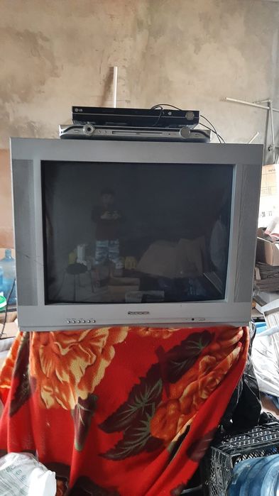 Телевизор + двд + диск отдңльно