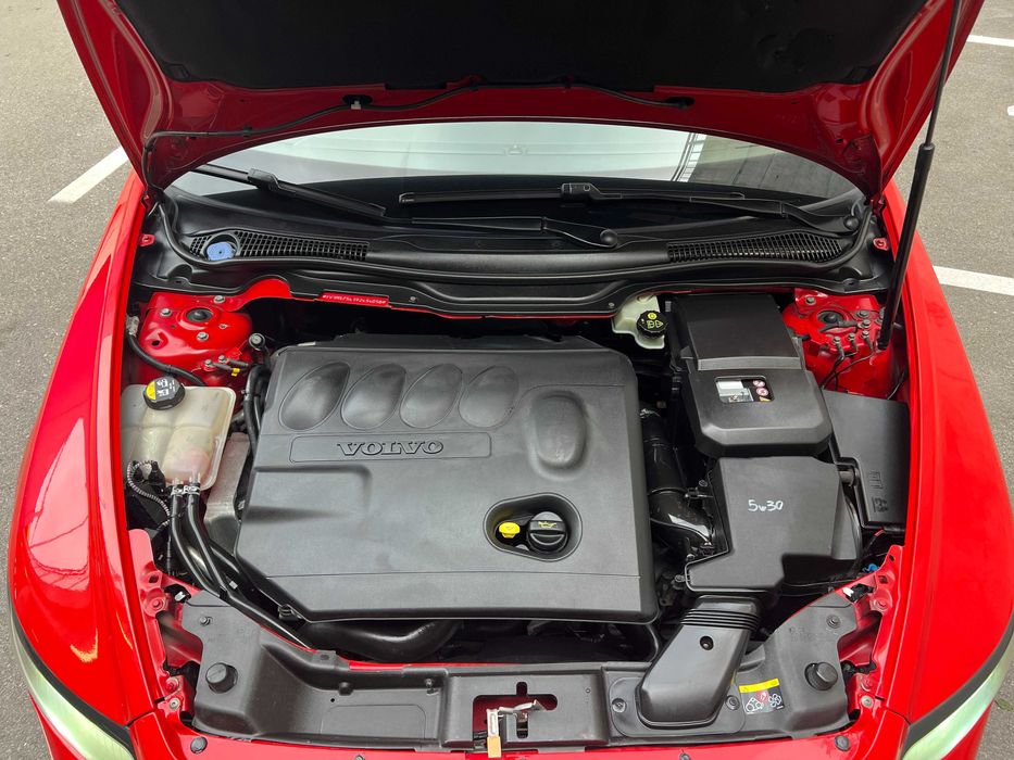 ВОЛВО С 40 2.0 136КС