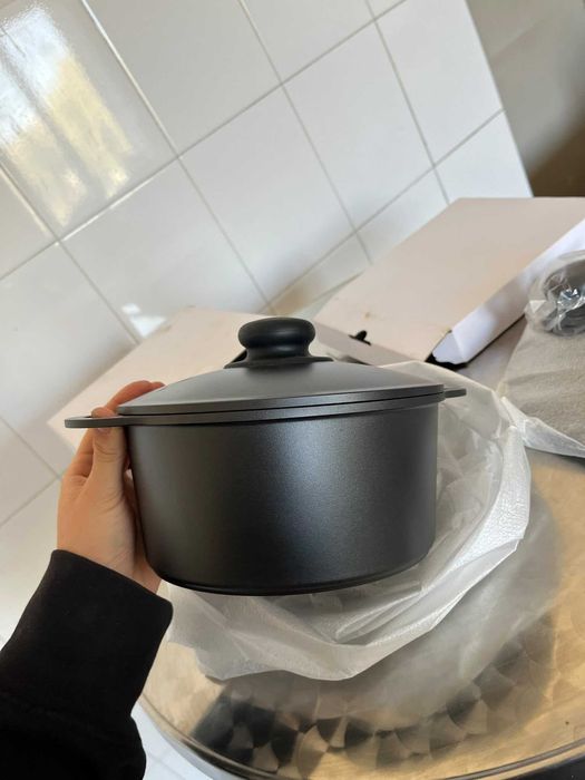 Cocote din fontă emailată negru mat Ø18 cm – peste 50 bucăți NOI