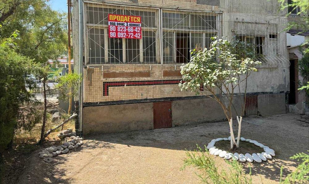 Продается торцевая 1 комнатная квартира под офис на первом этаже АКЦИЯ