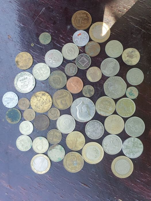 Стари запазени монети продавам