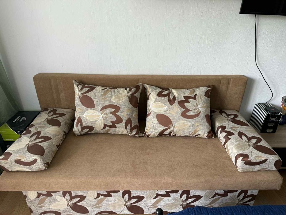 Диван за кухня или хол разтегателен.