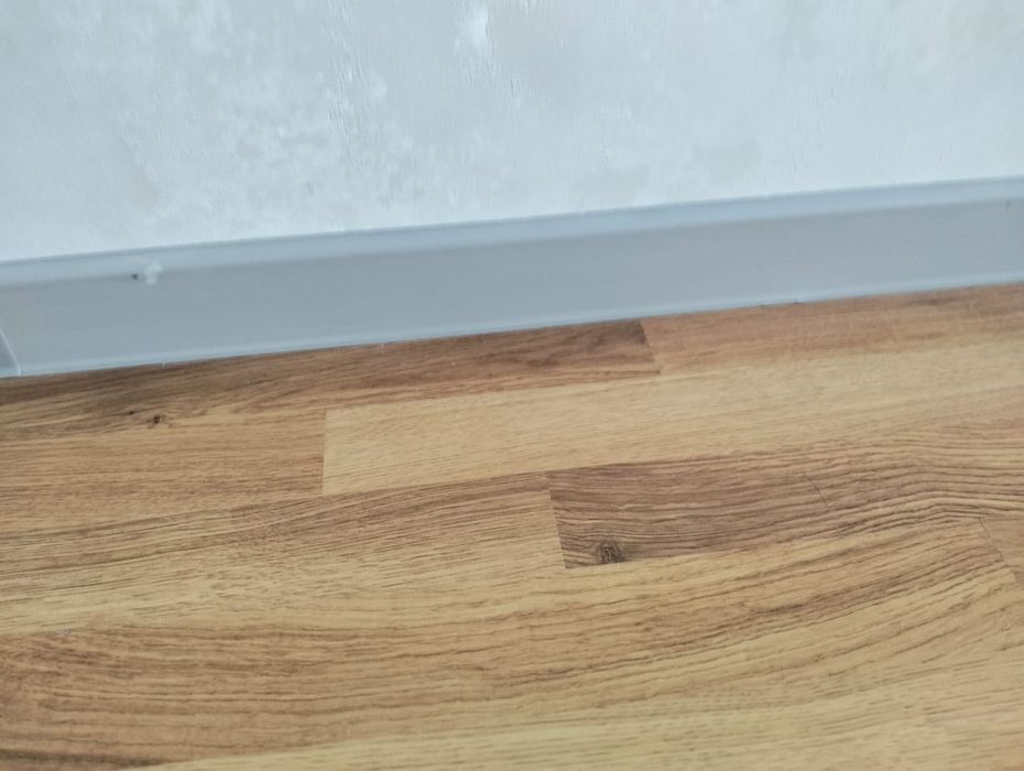 Продам плинтуса (новые)