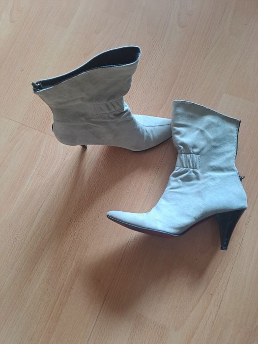 Daris естествен велур боти