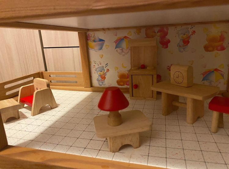 Casuta din lemn pentru papusi