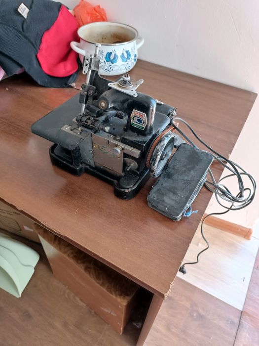 Продам б/у оверлок