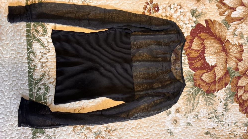 Кофта из легкой сетчатой матери