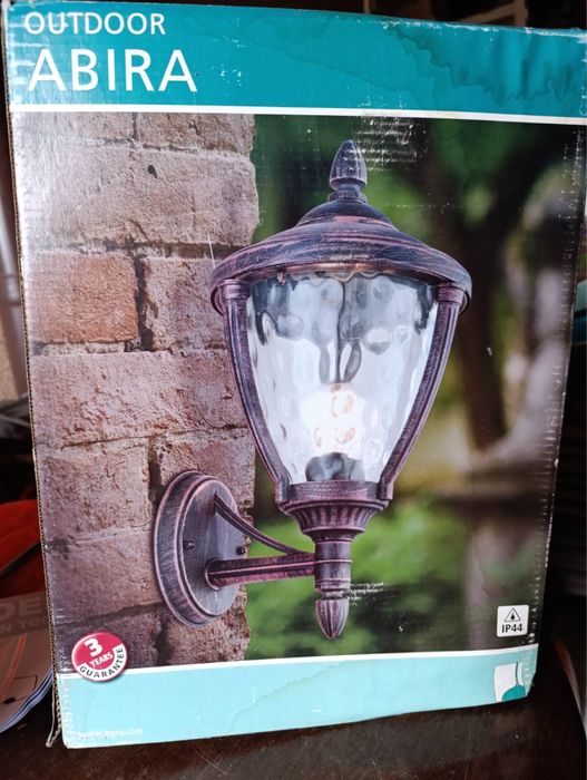 Нови дворни лампи