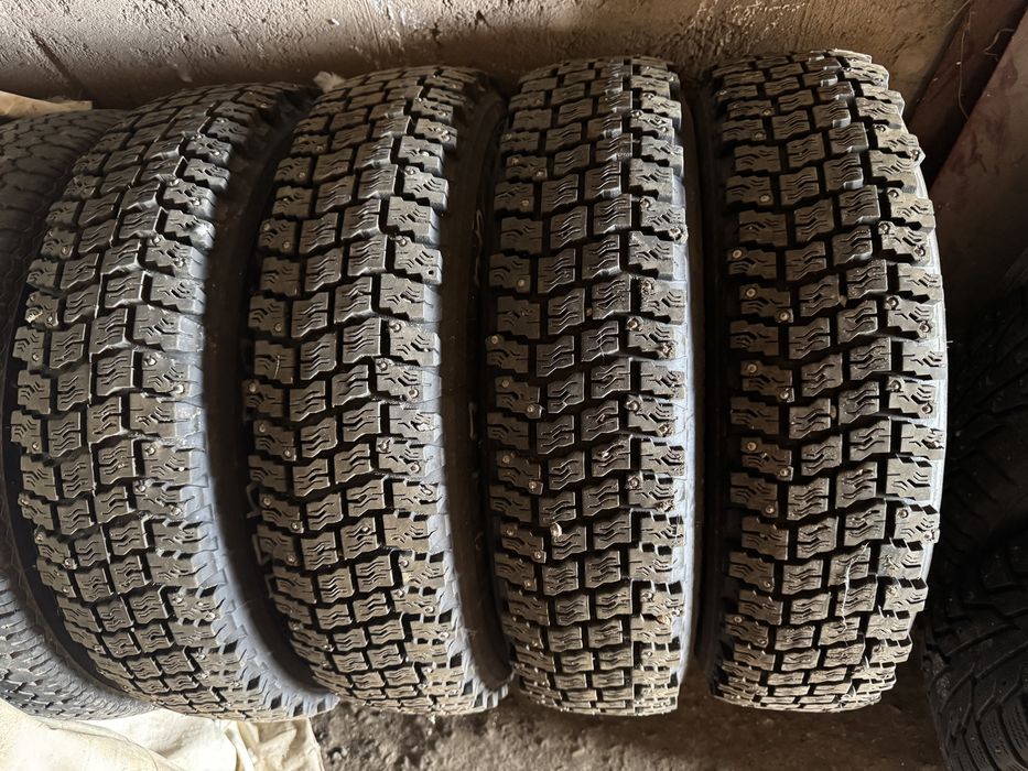 Продам резину с шипами И511 R16