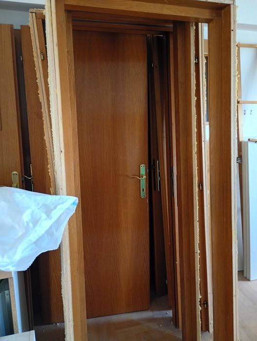 Vând uși interior furnir