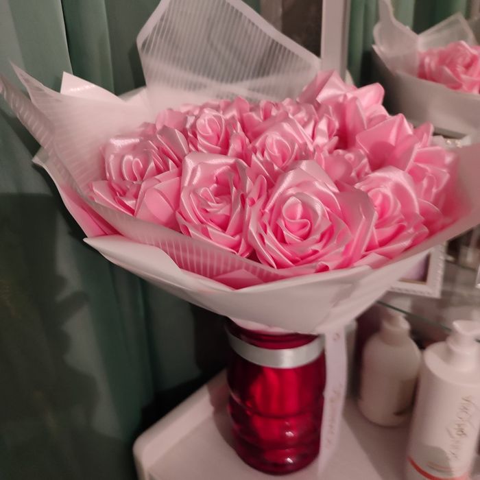 Розы из атласных лент