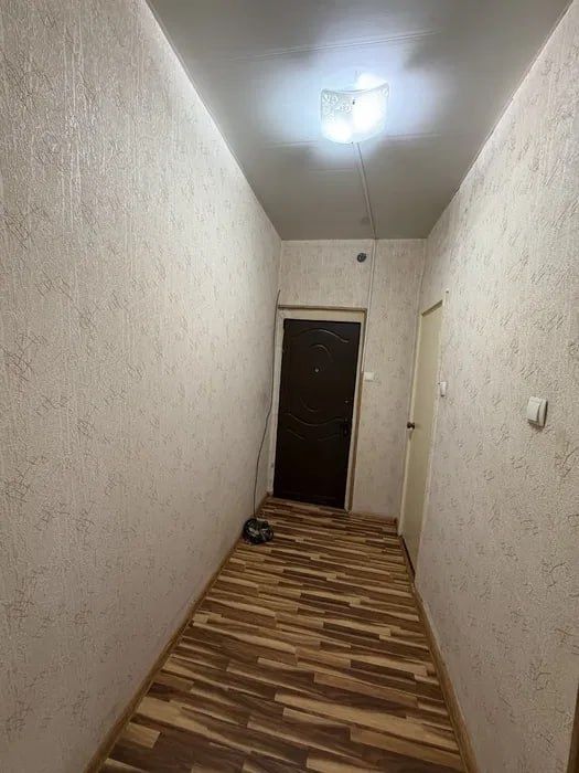 Продается 1 переделанная в 2 комнатную квартиру на Авиасозлар 2.