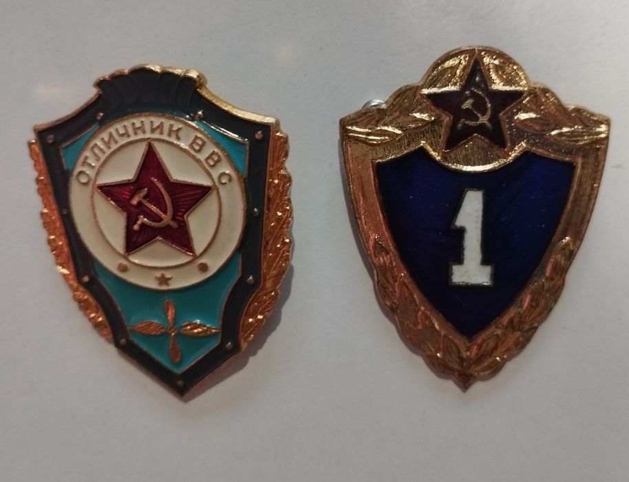 Продам     значки