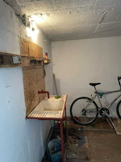 Продавам  тухлена къща в много добро състояние. House for Sale.